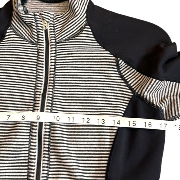 Lululemon Run: U-Turn Pullover- Long Sleeve Half Zip Running Pullover- Size 6 - Picture 14 of 15